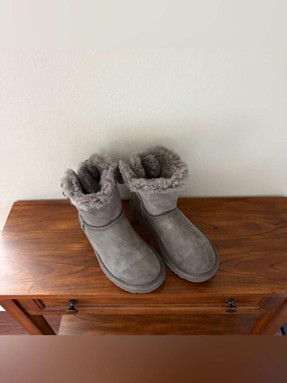UGG Mini Bailey Bow II in Gray Women’s Size 6